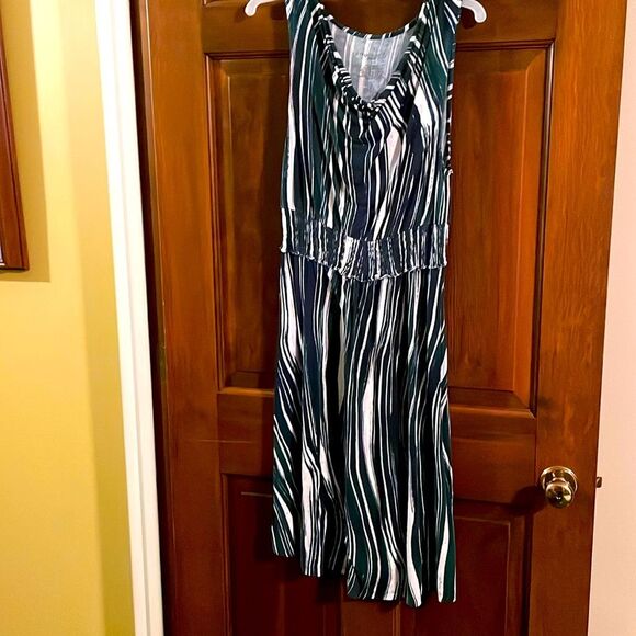 Liz Lange Maternity Dress size M sleeveless blue, green and cream elastic waist - Picture 3 of 10